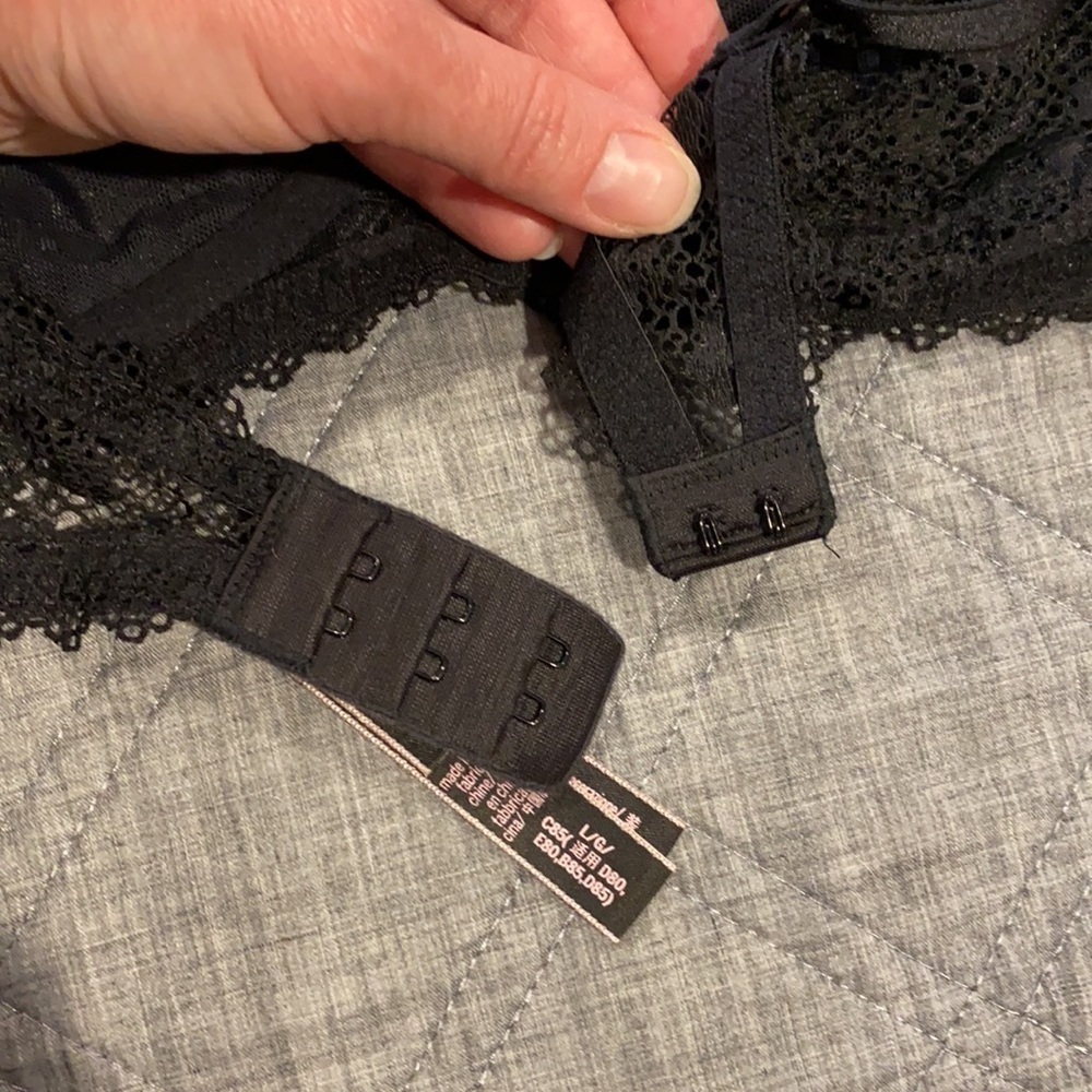 EUC Victoria’s Secret Black Lace Bralette - Picture 12 of 13